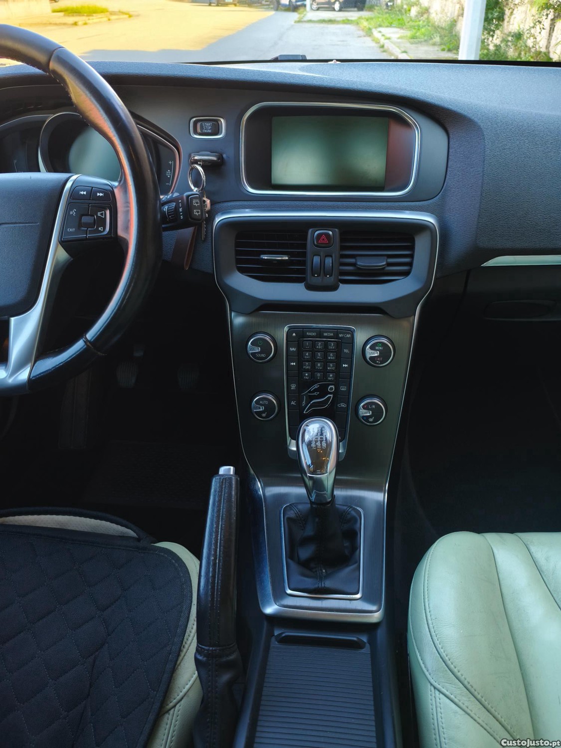 Volvo V40 Momentum — photo 2