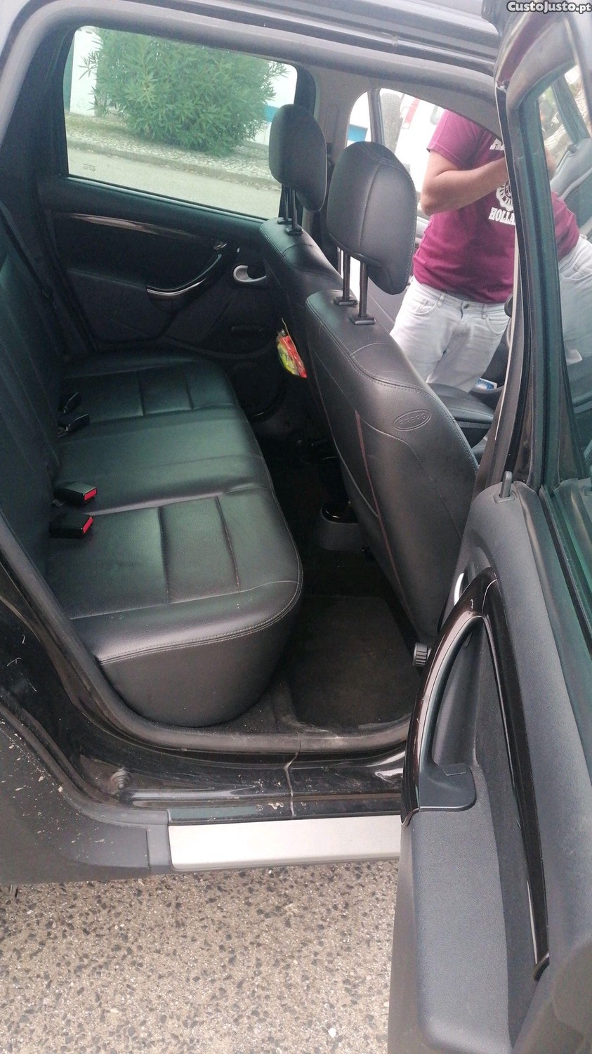 Dacia Duster SUV — photo 3