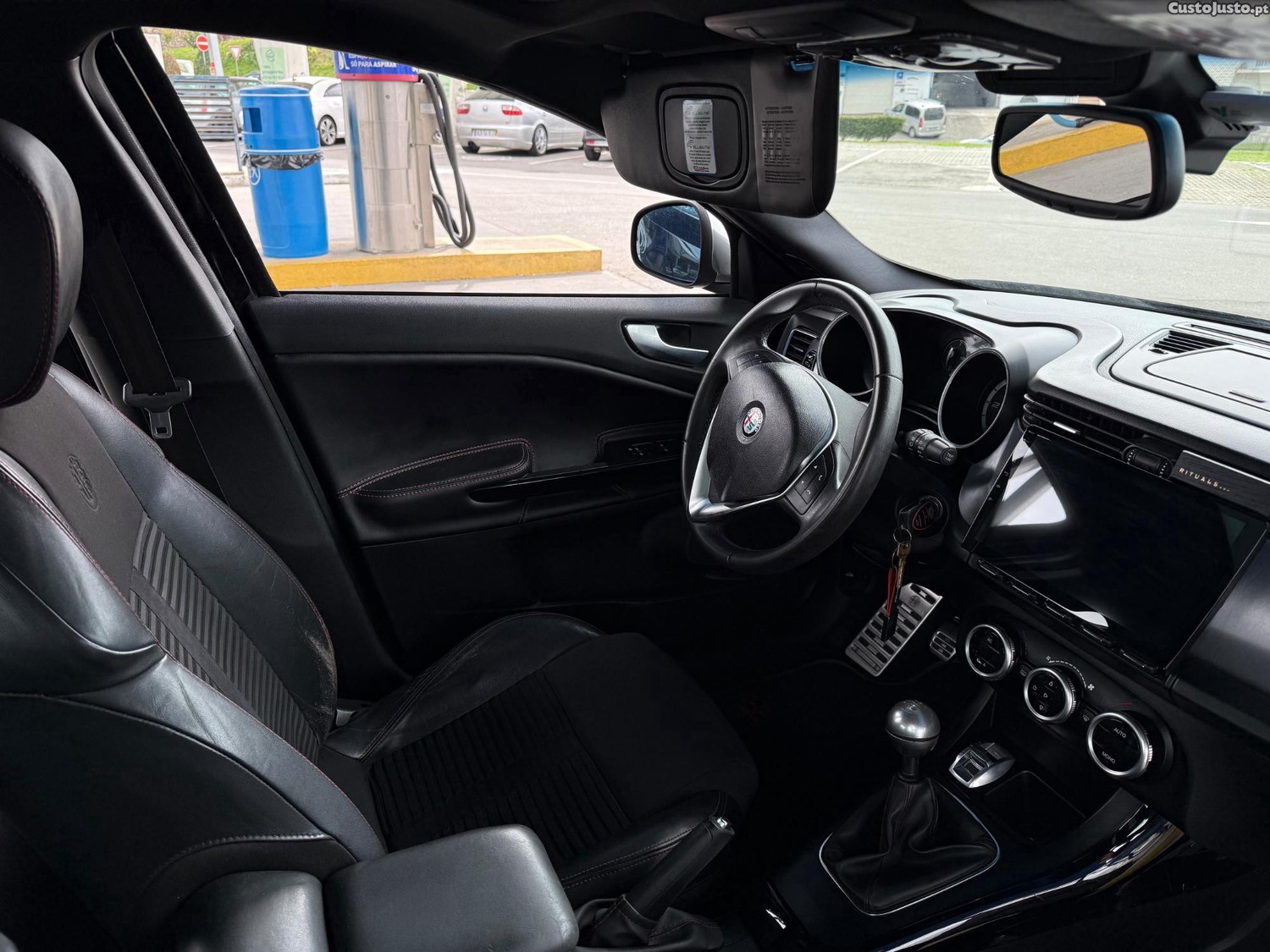 Alfa Romeo Giulietta Sportiva (Full Extras) — photo 2