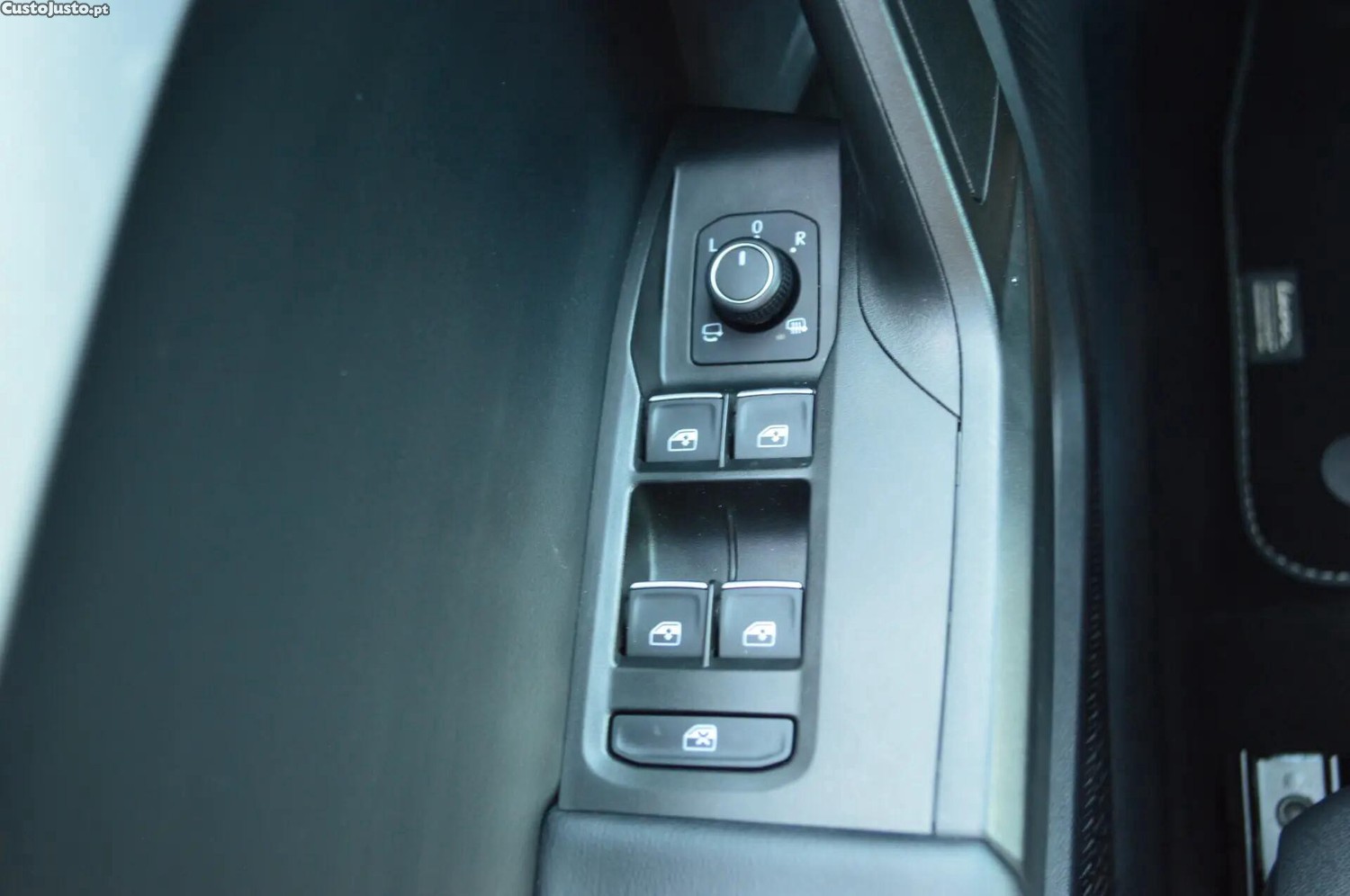 SEAT Leon 1.5 TSI e-Hybrid FR DSG — fotografia 16