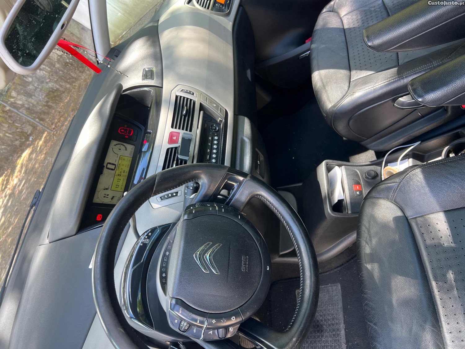 Citroën C4 Grand Picasso Exclusivo - 10 — photo 4
