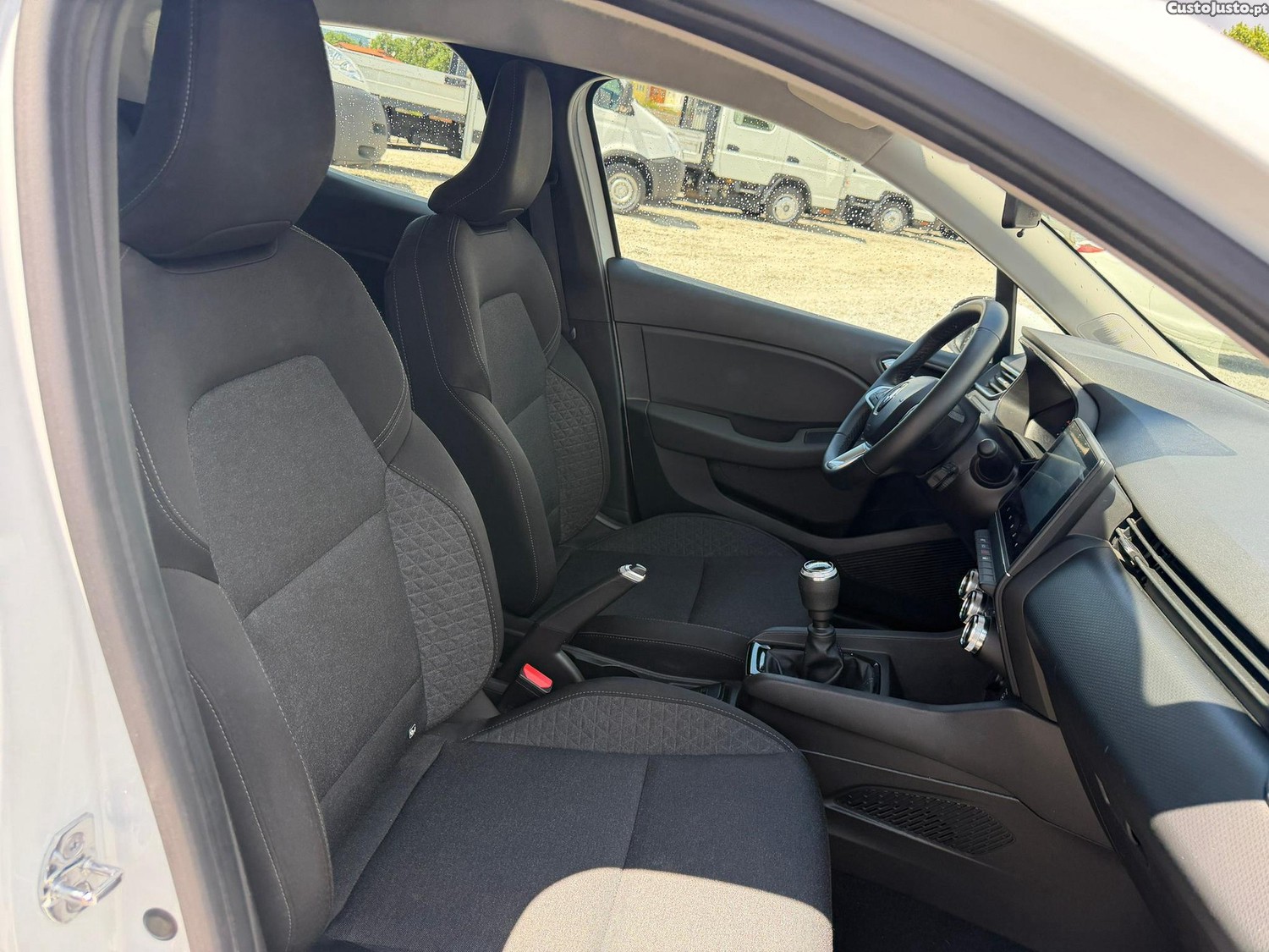 Renault Clio 1.0 TCe Techno — fotografia 3