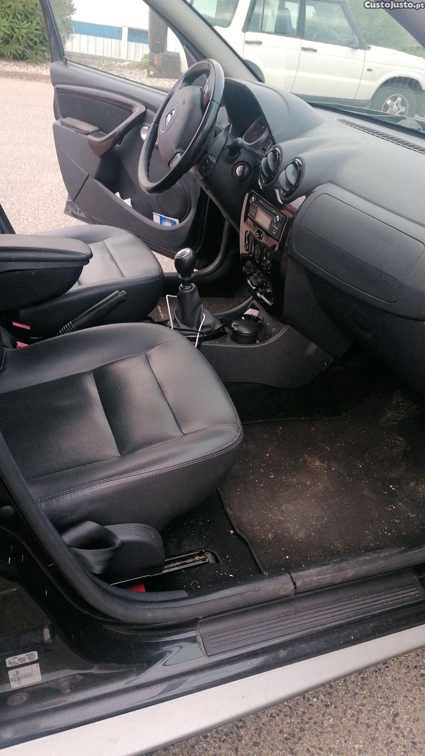 Dacia Duster SUV — photo 4