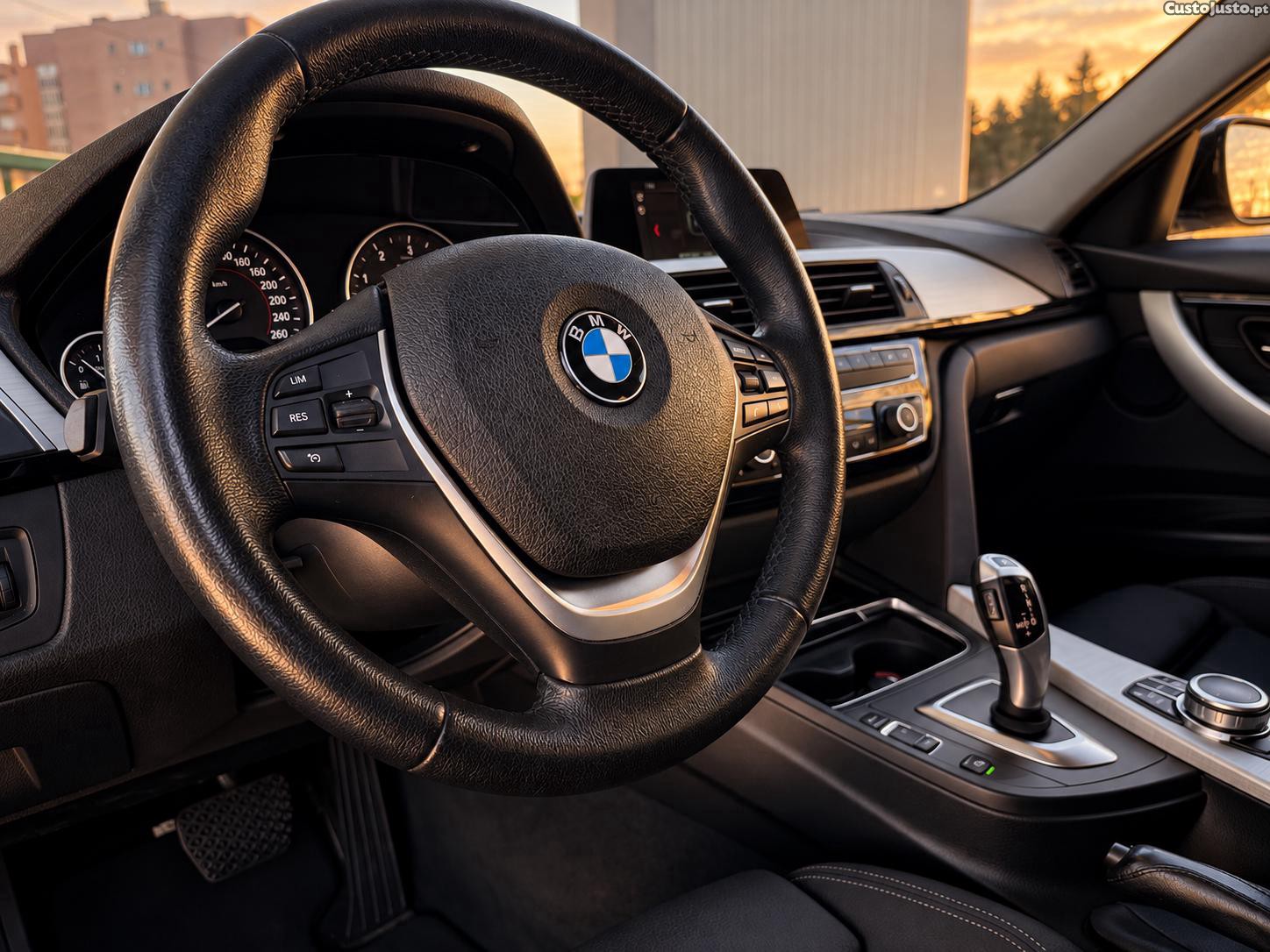 BMW 318 D Touring Line Sport Auto — fotografia 11