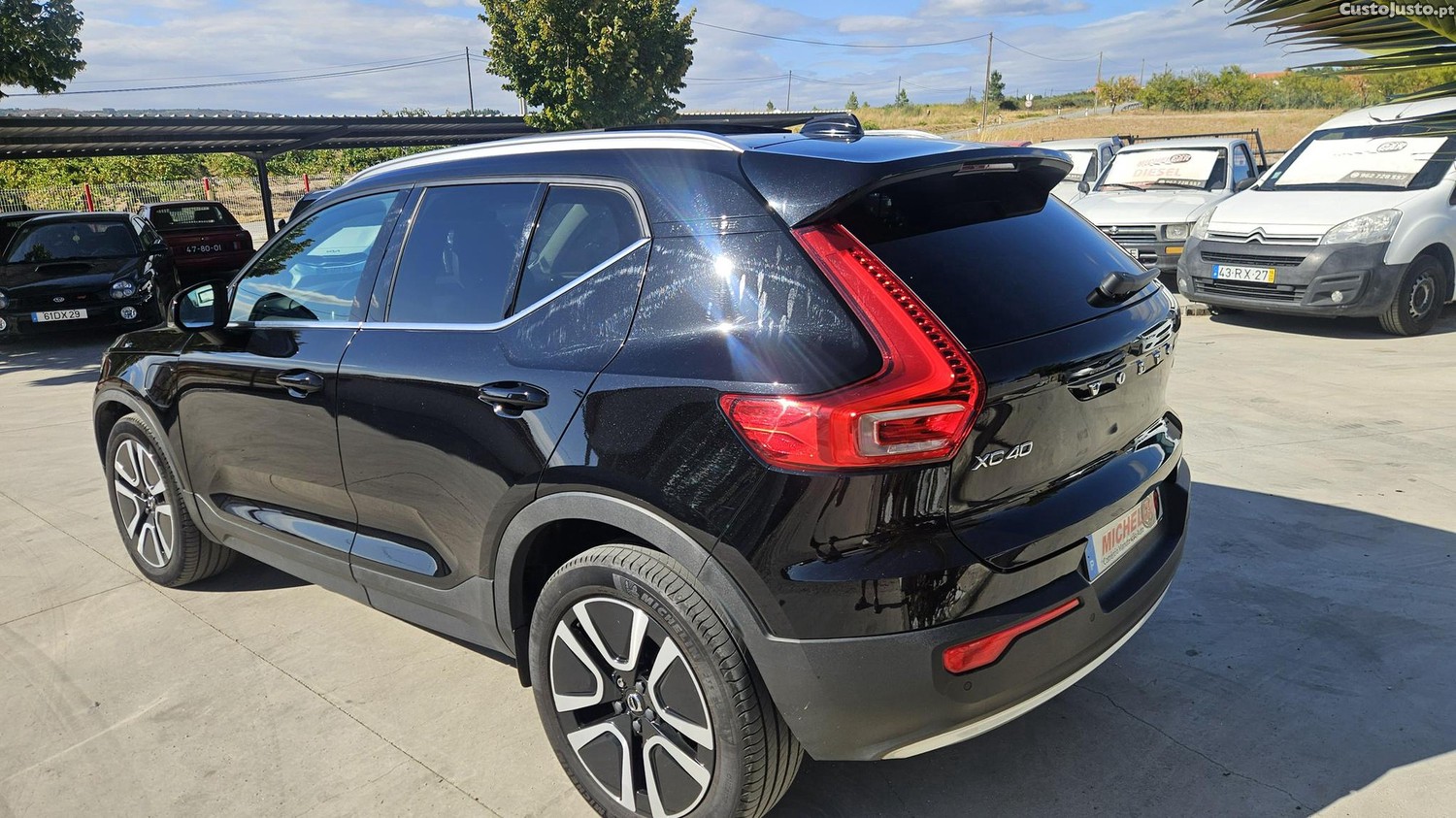 Volvo XC 40 Titaniun — fotografia 9