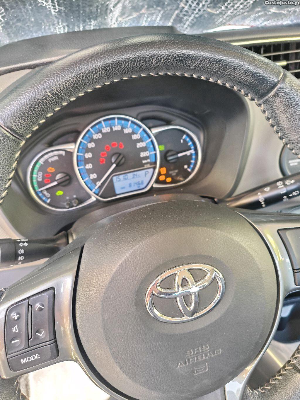 Toyota Yaris hybrid — photo 5