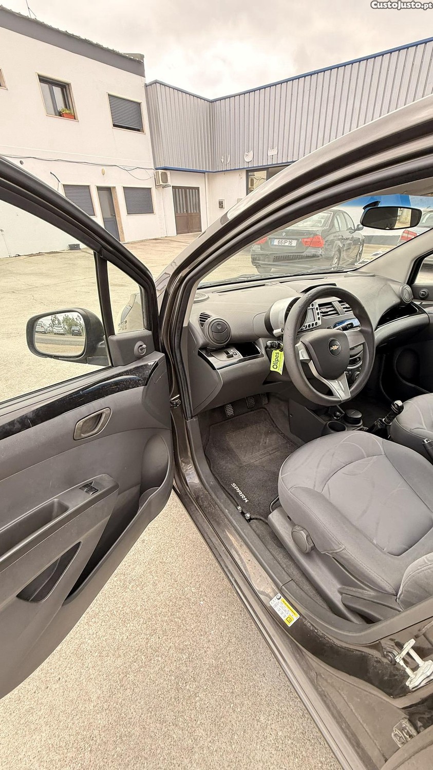 Chevrolet Spark 1.0 de 2011 — fotografia 6