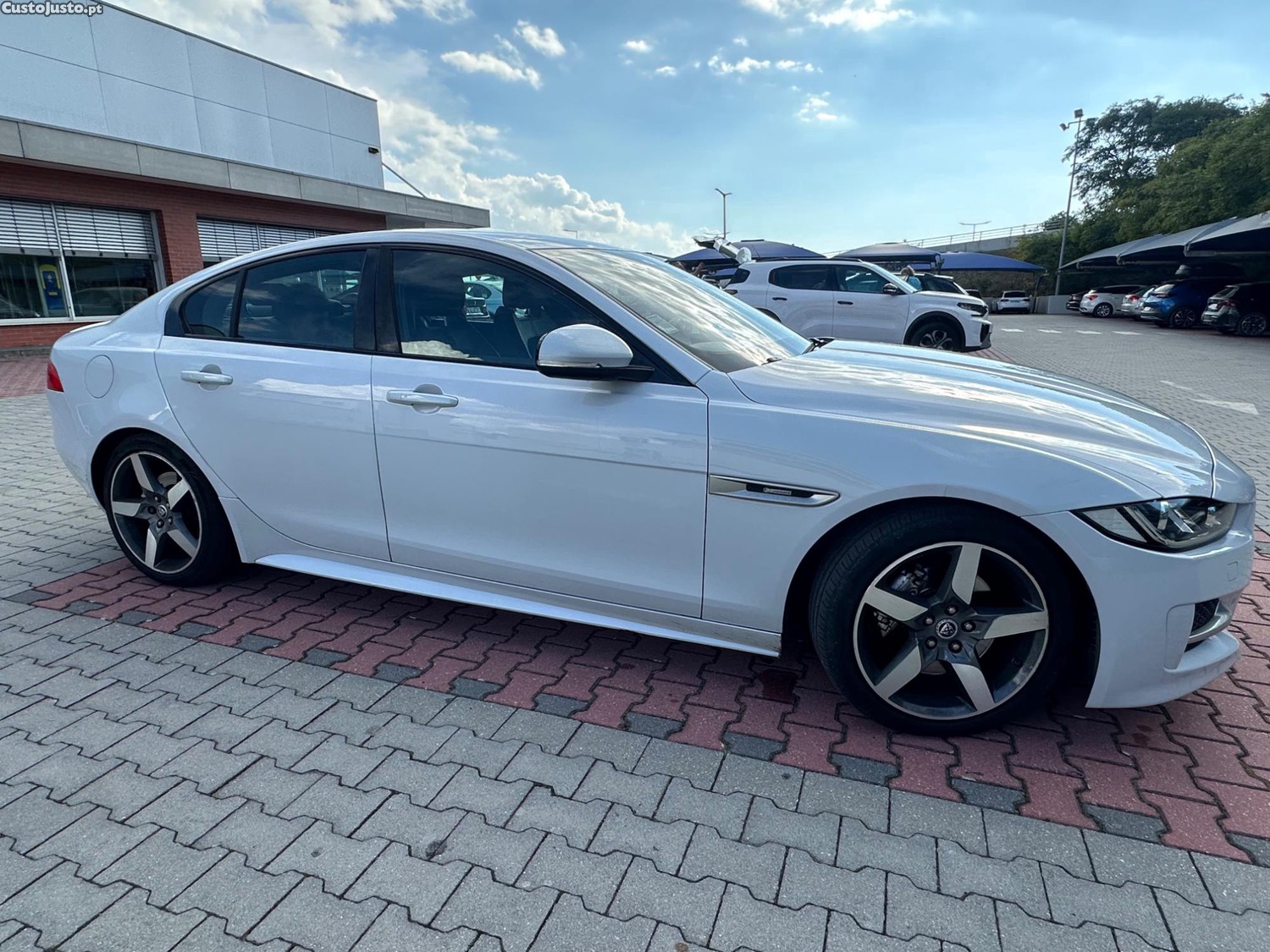Jaguar XE R-sport - 16 foto 2