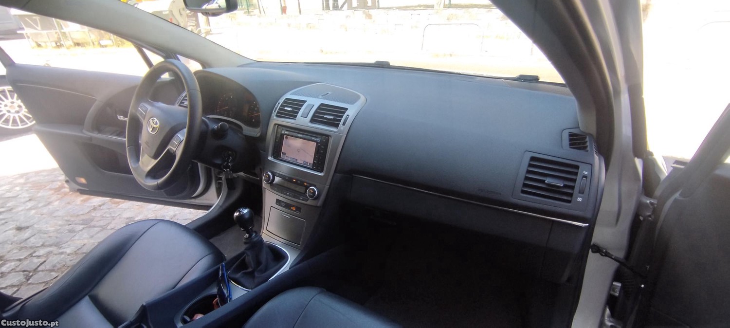 Toyota Avensis 2.0 D4D Exclusive 67000km unico dono — fotografia 4