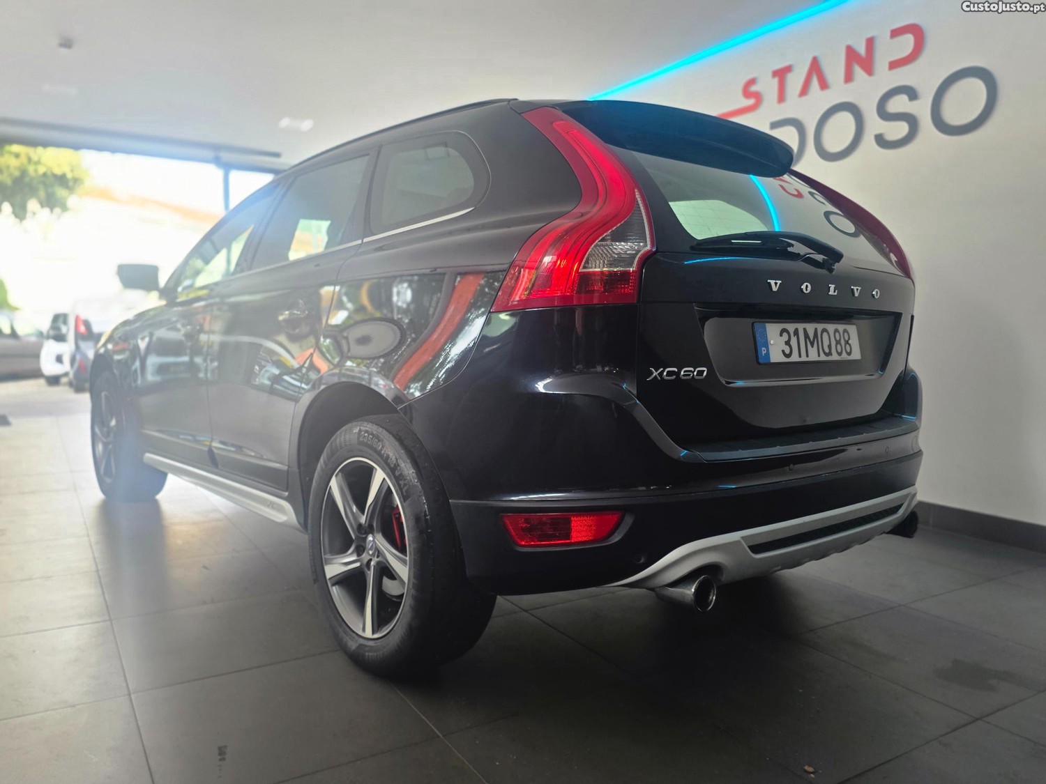 Volvo XC60 2.0 (163cv) R-Design — photo 2