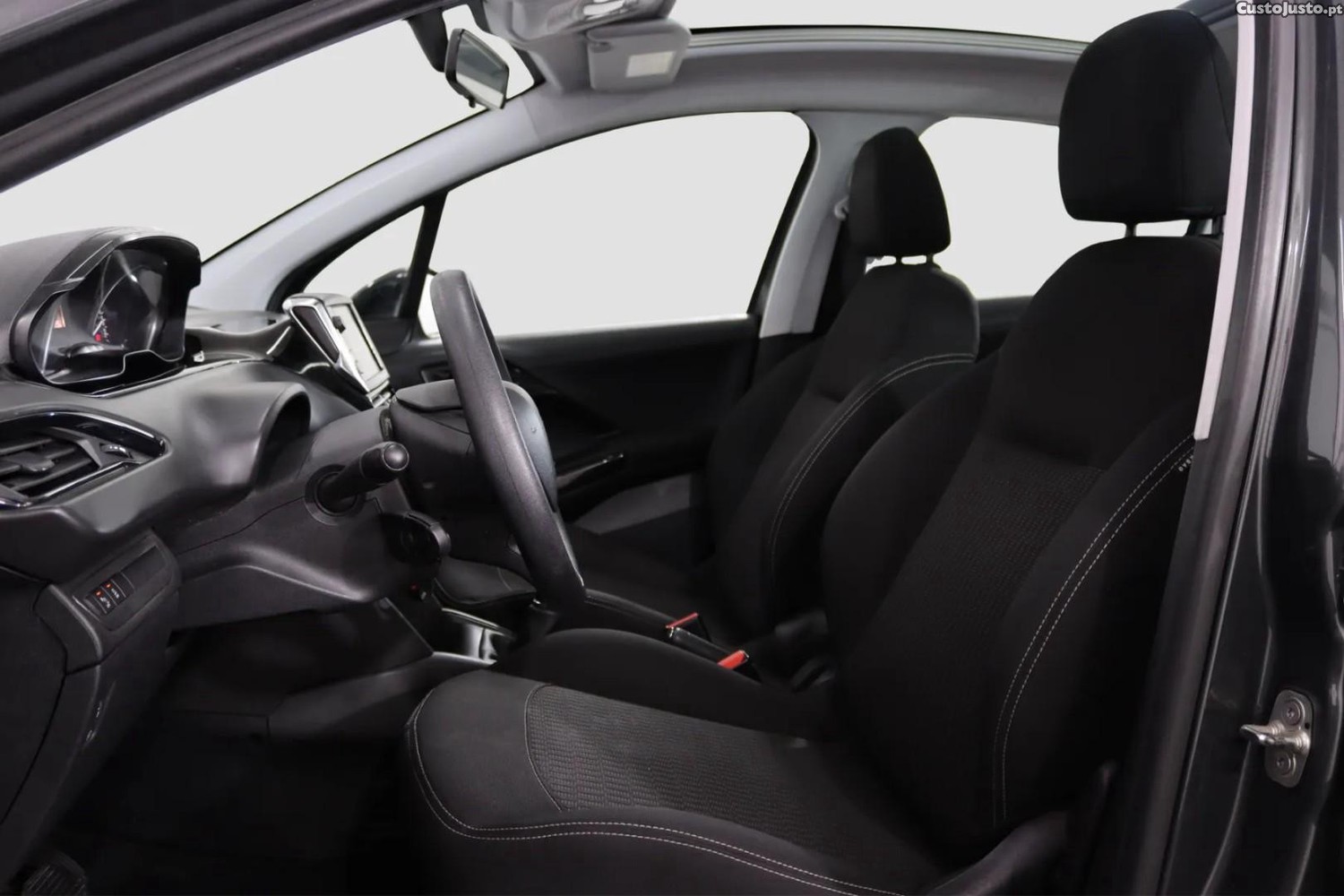 Peugeot 208 PureTech 82 Active — fotografia 7