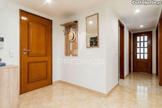 T3 em corroios com sala de 32m2 e arrecadação com 22m2.