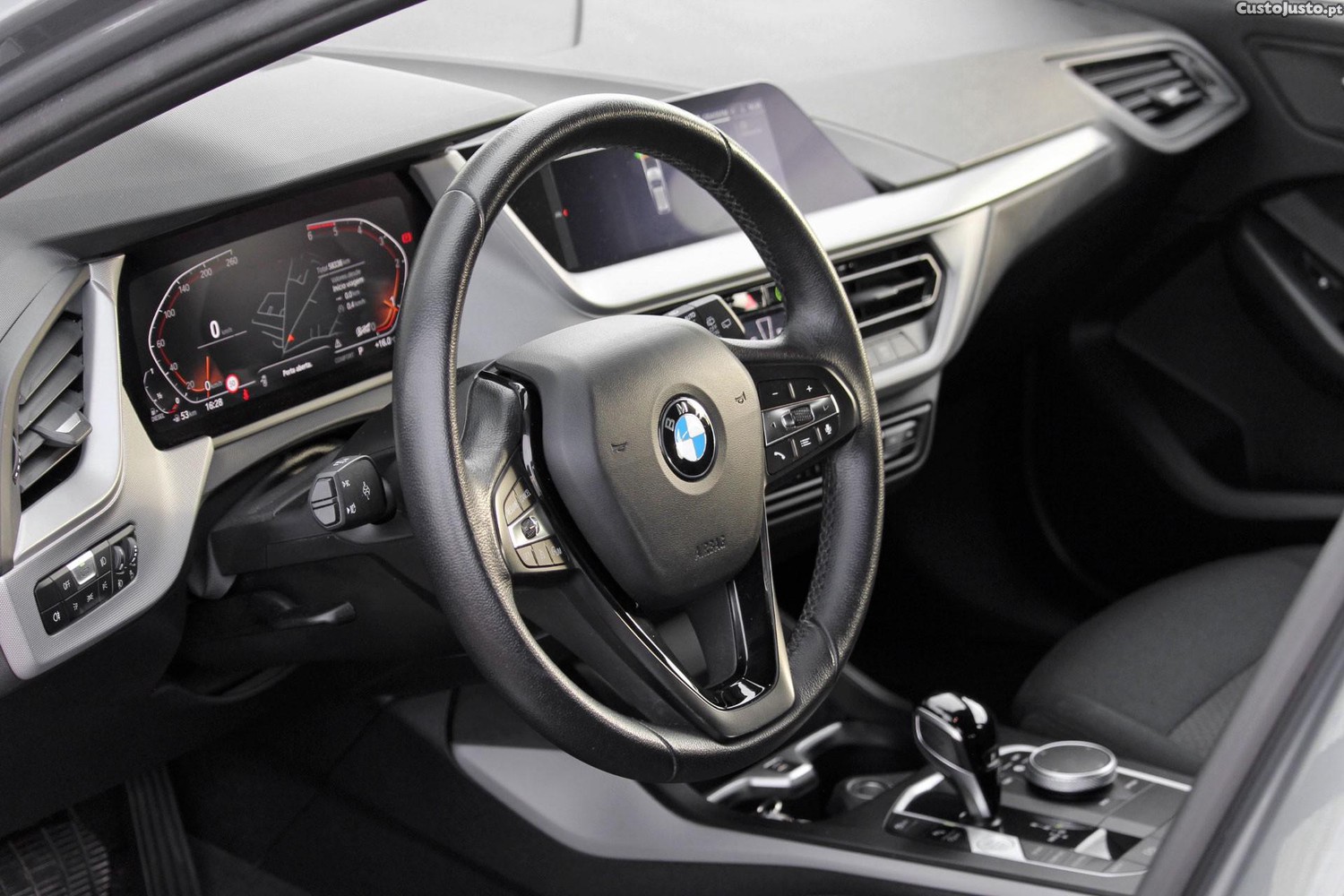 BMW 116 d Advantage Auto — fotografia 17