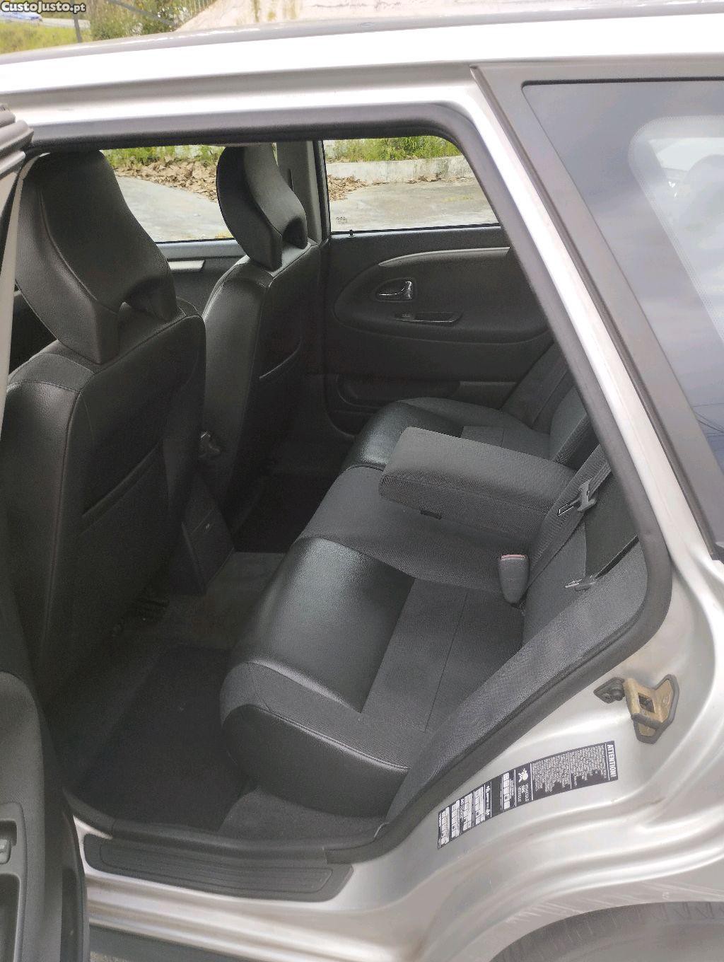 Volvo V40 1.6i (192.000 Kms/Ano 2003) — fotografia 3