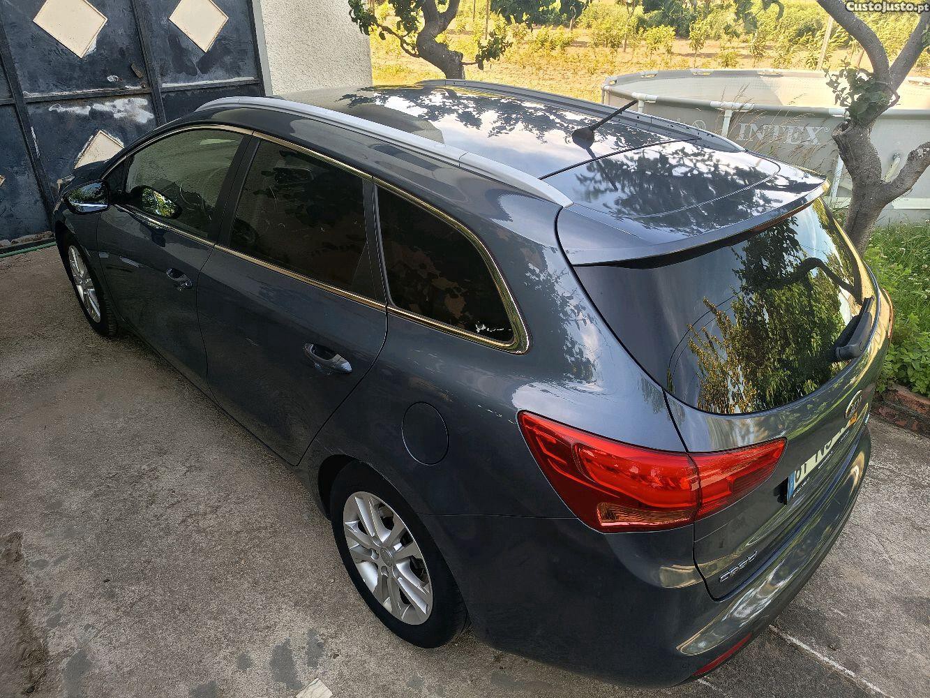 Kia Ceed 1.4 crdi — fotografia 3