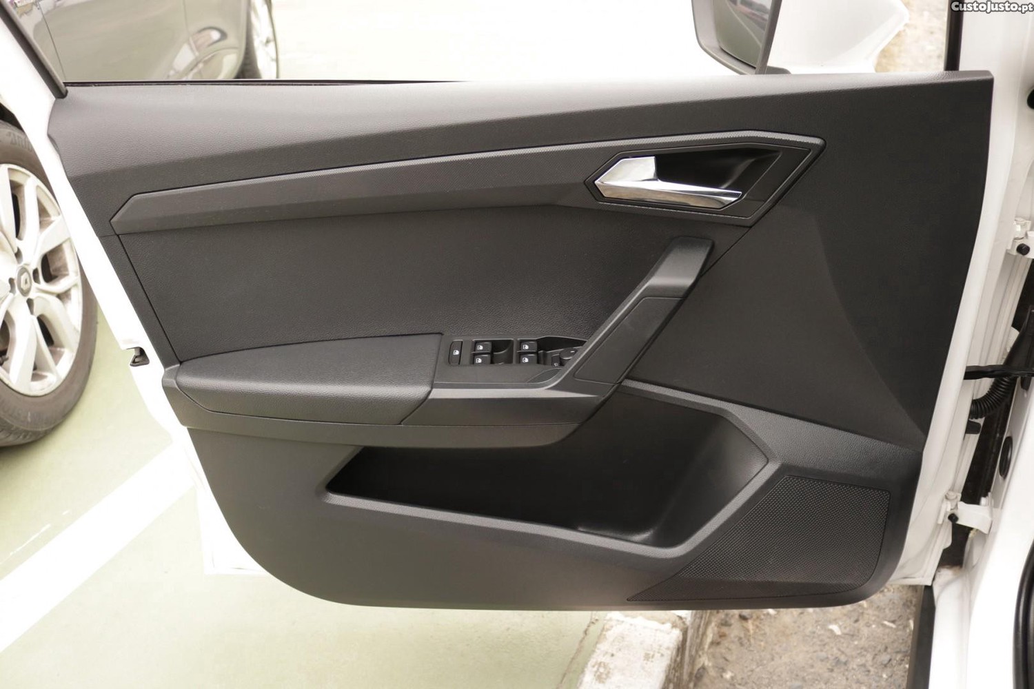 SEAT Arona 1.6 TDI Style — fotografia 35