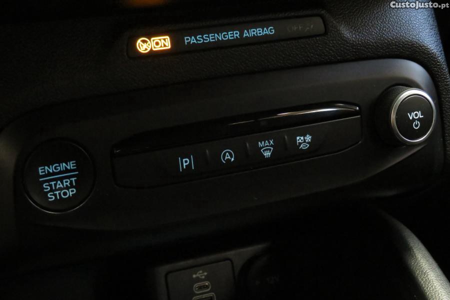 Ford Focus 1.0 EcoBoost MHEV ST — fotografia 7