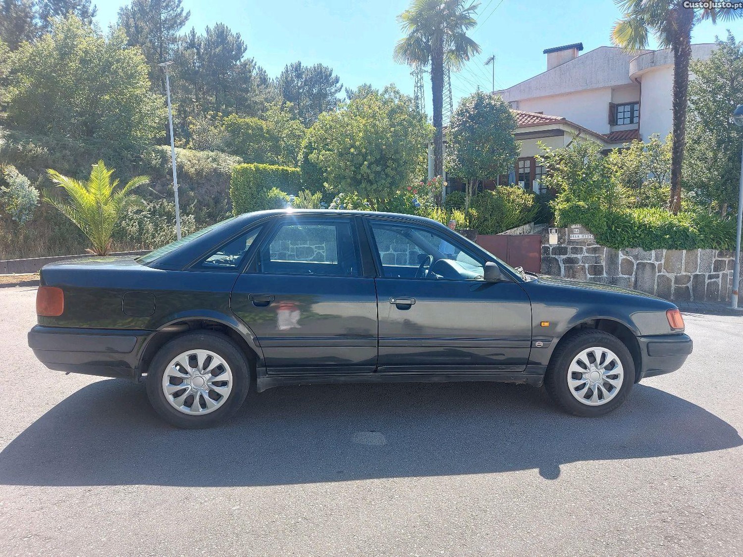 Audi 100 2.4 — fotografia 9