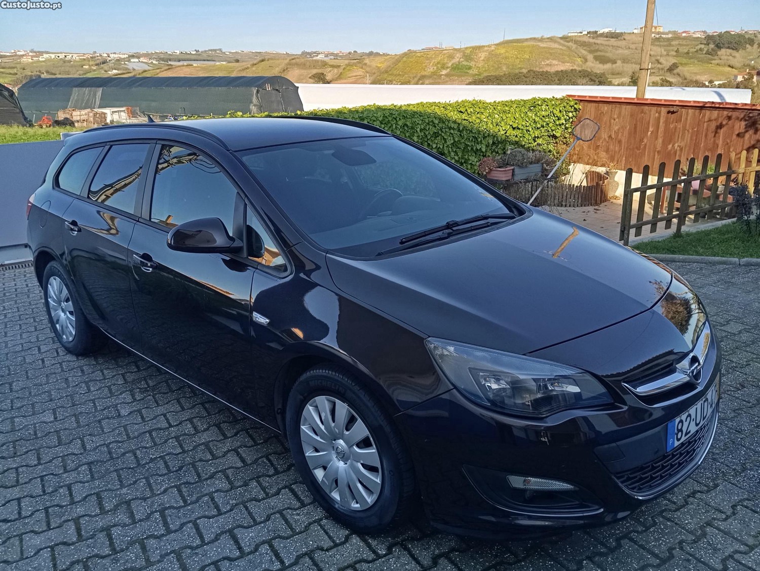 Opel Astra Sports Tourer — photo 2
