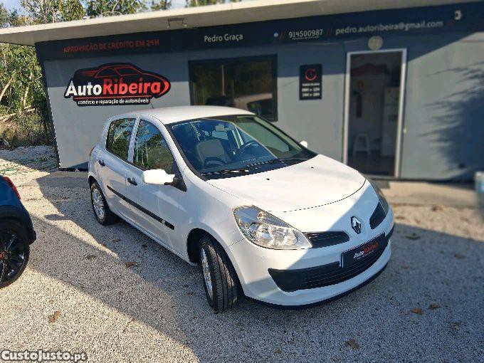Renault Clio 1.5 — photo 3