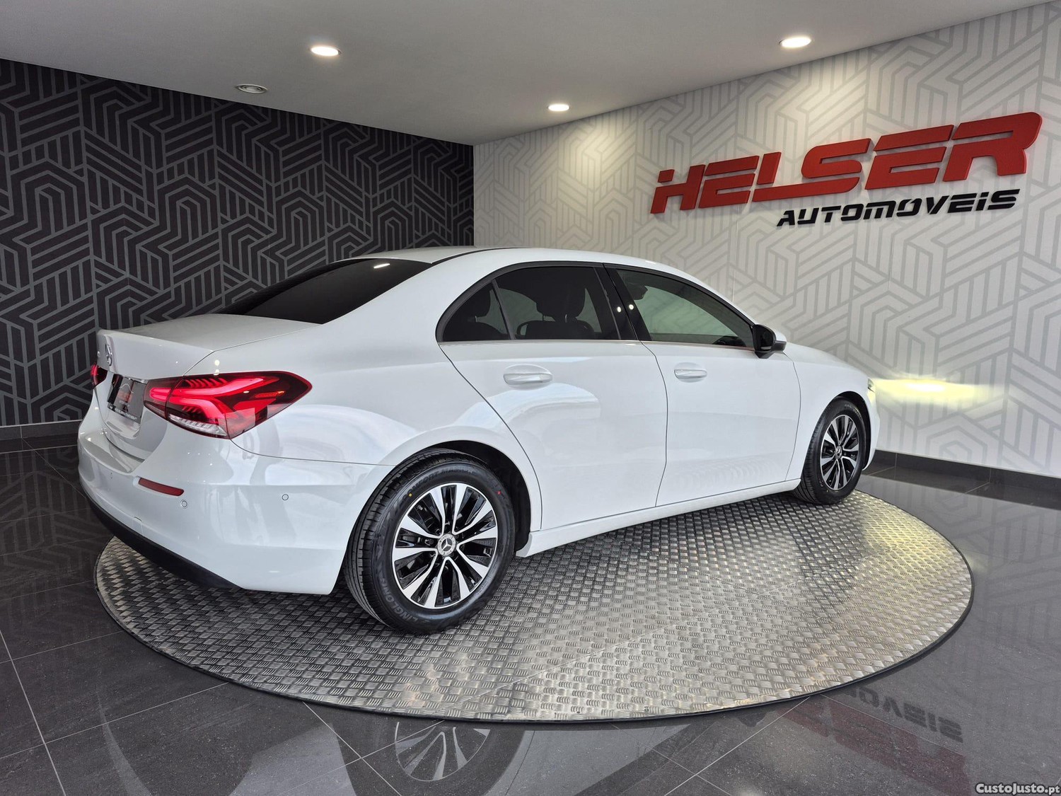 Mercedes-Benz A 180 D Limousine Business Solutions Auto — fotografia 6