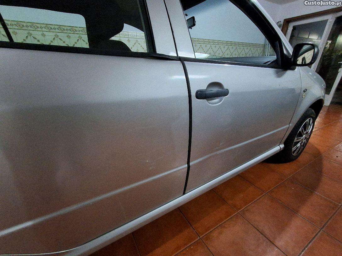 Skoda Fabia 1.2 - 03 foto 2