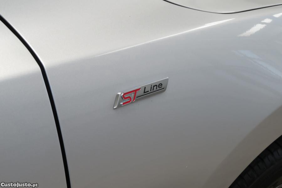 Ford Focus 1.0 EcoBoost MHEV ST — fotografia 2