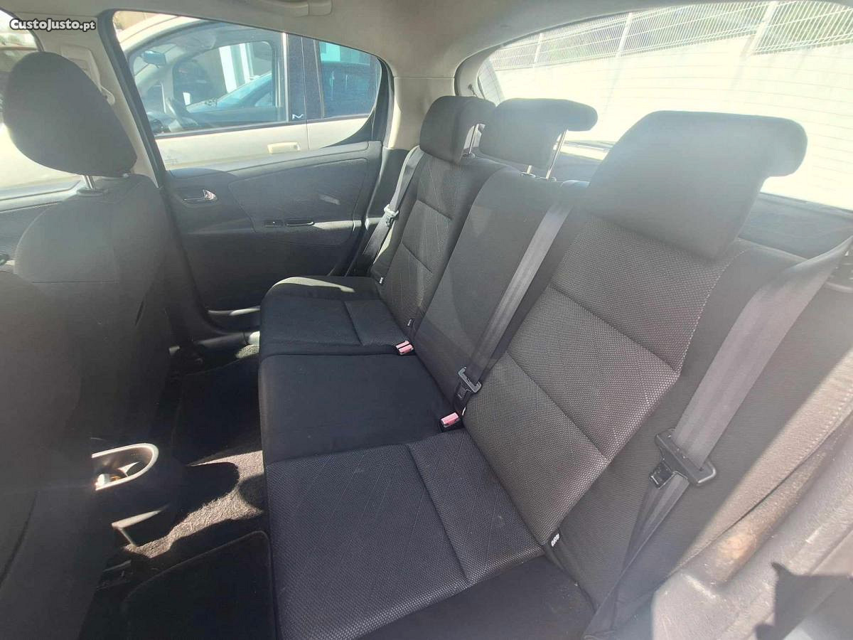 Peugeot 207 1.4 i — fotografia 3