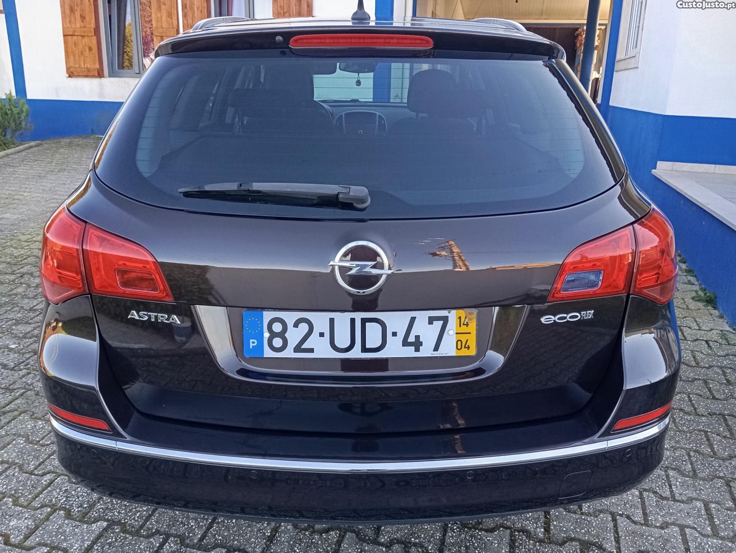 Opel Astra Sports Tourer — photo 3