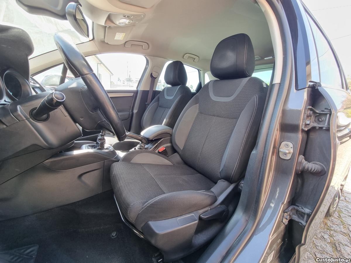 Citroën C4 1.6 BlueHDi — fotografia 3
