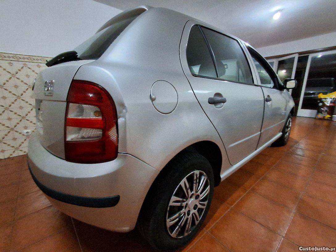 Skoda Fabia 1.2 - 03 foto 3