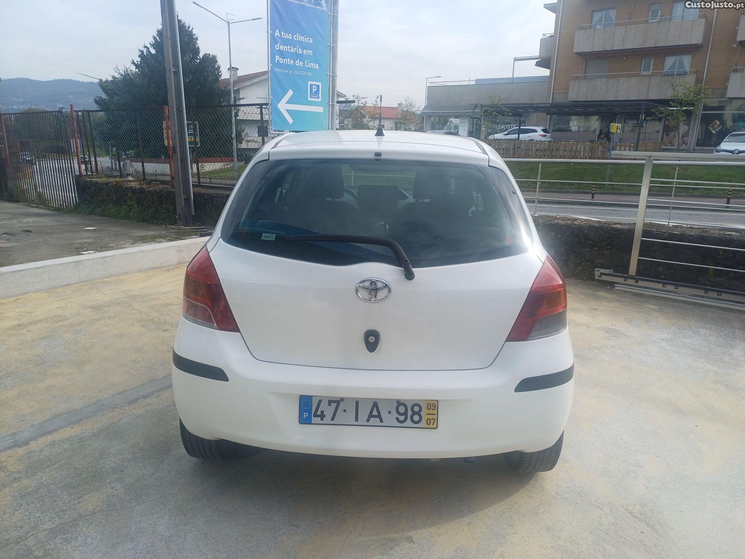 Toyota Yaris 1.4 D4-D — fotografia 8