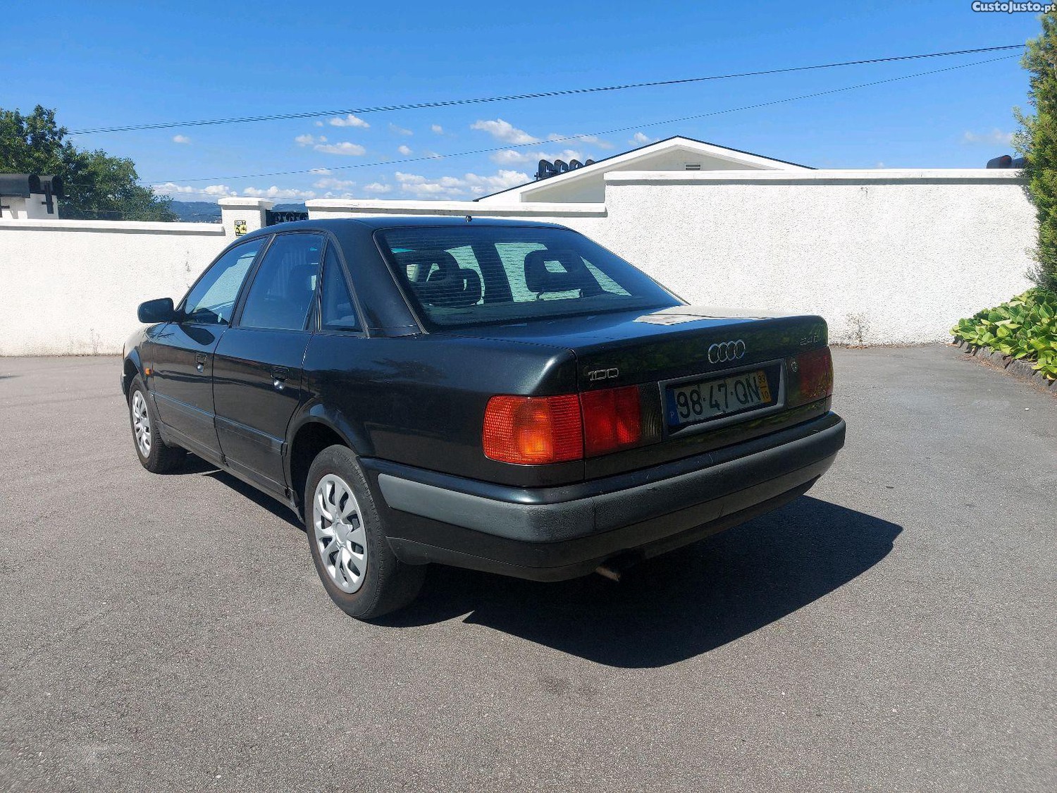 Audi 100 2.4 — fotografia 7