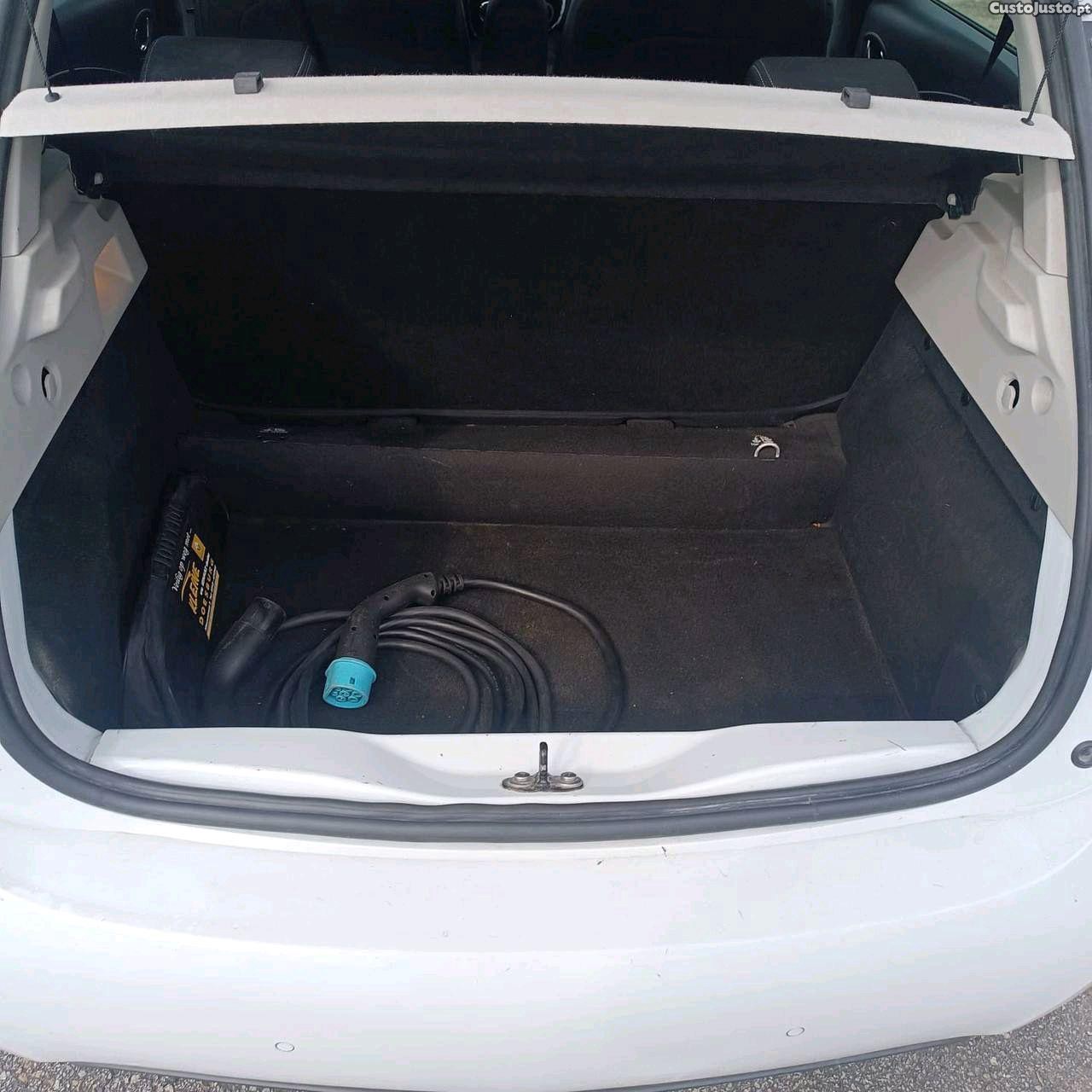 Renault Zoe YFO - 17 — photo 5