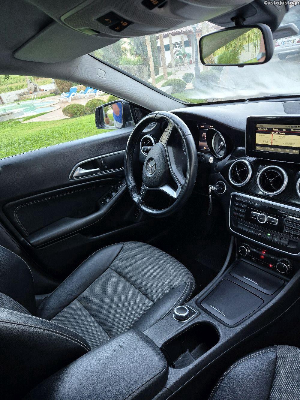 Mercedes-Benz CLA 180 Coupé — photo 5