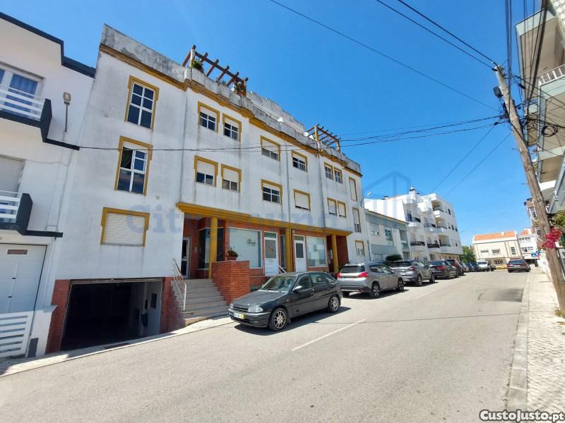 Garagem Fechada Com 20,52M² Em Caldas Da Rainha