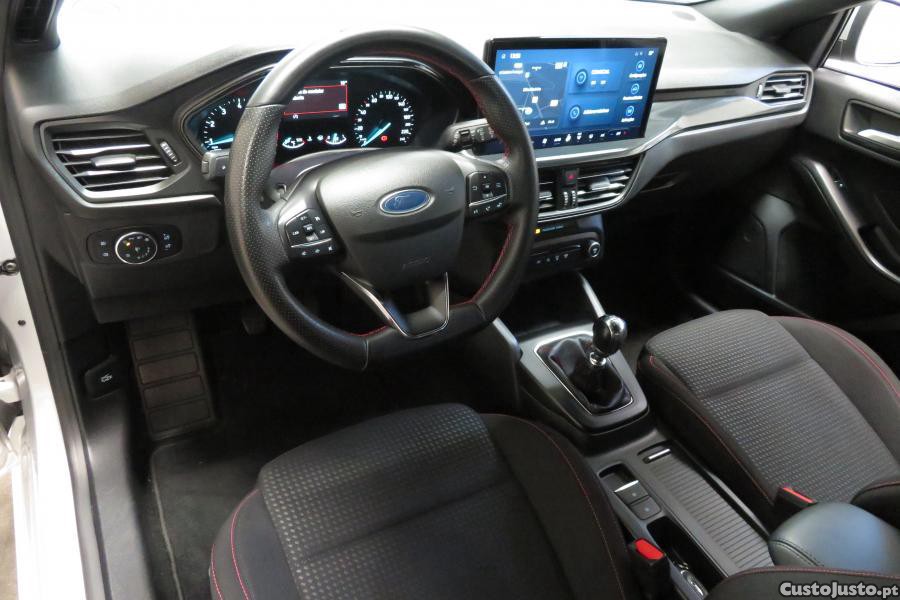 Ford Focus 1.0 EcoBoost MHEV ST — fotografia 23