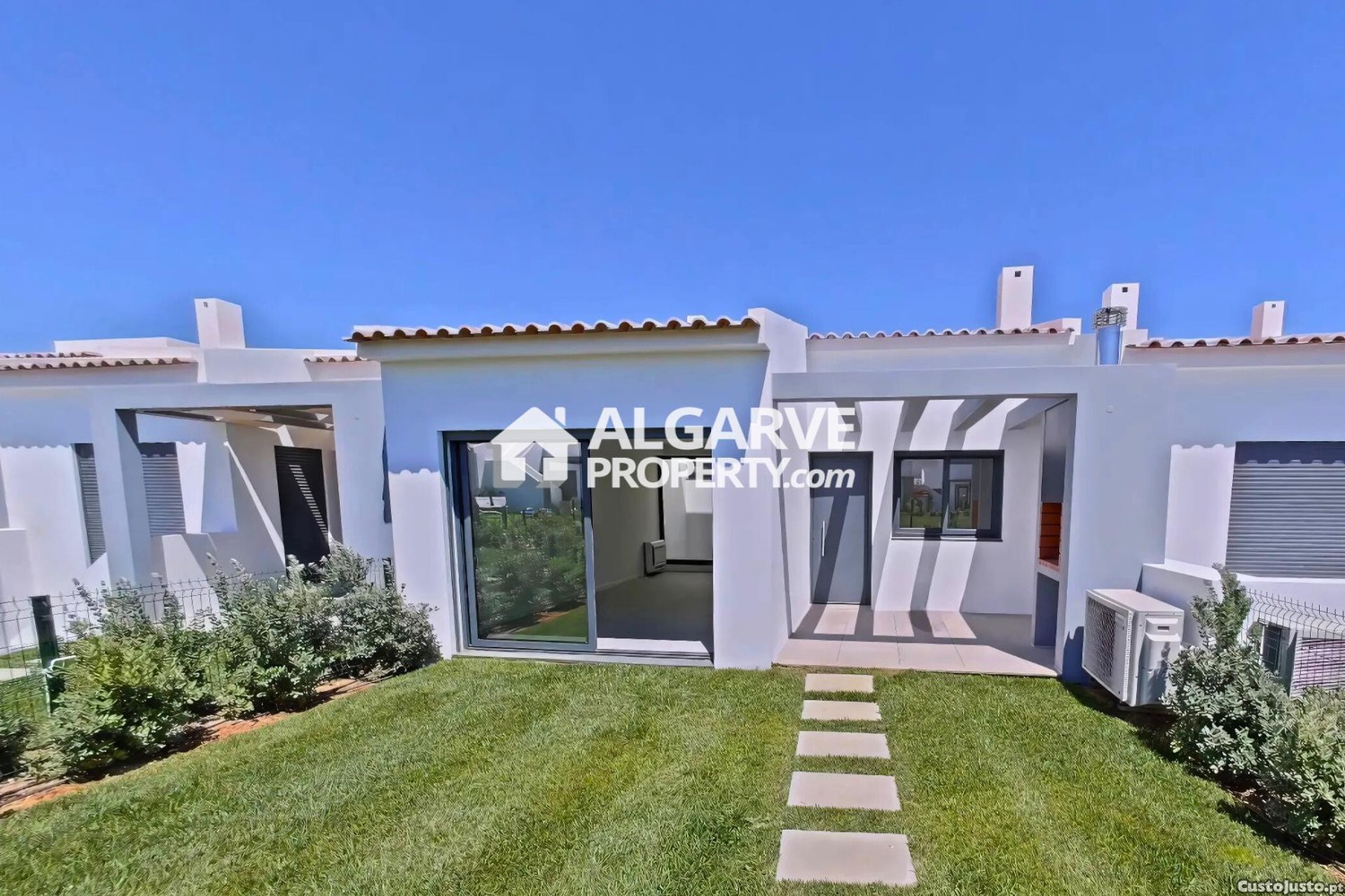 Elegante moradia t2 com acabamentos modernos em vilamoura, algarve