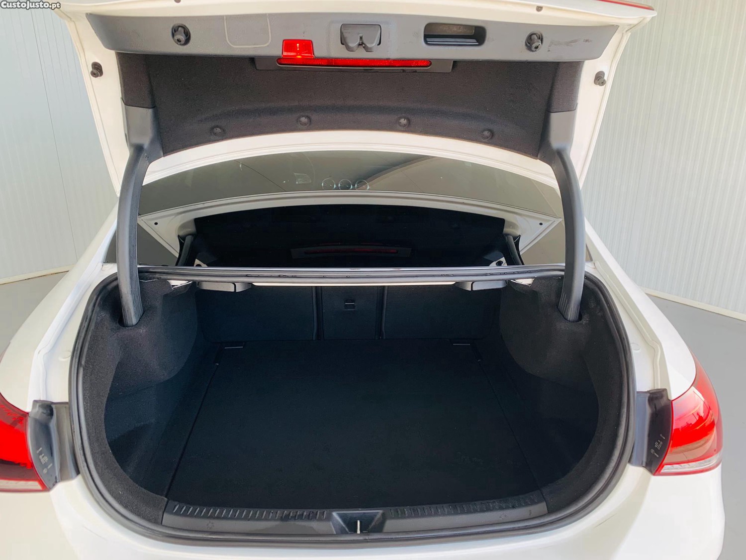 Mercedes-Benz A 180 Limousine d AMG Line — fotografia 4
