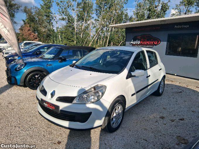Renault Clio 1.5 — photo 2