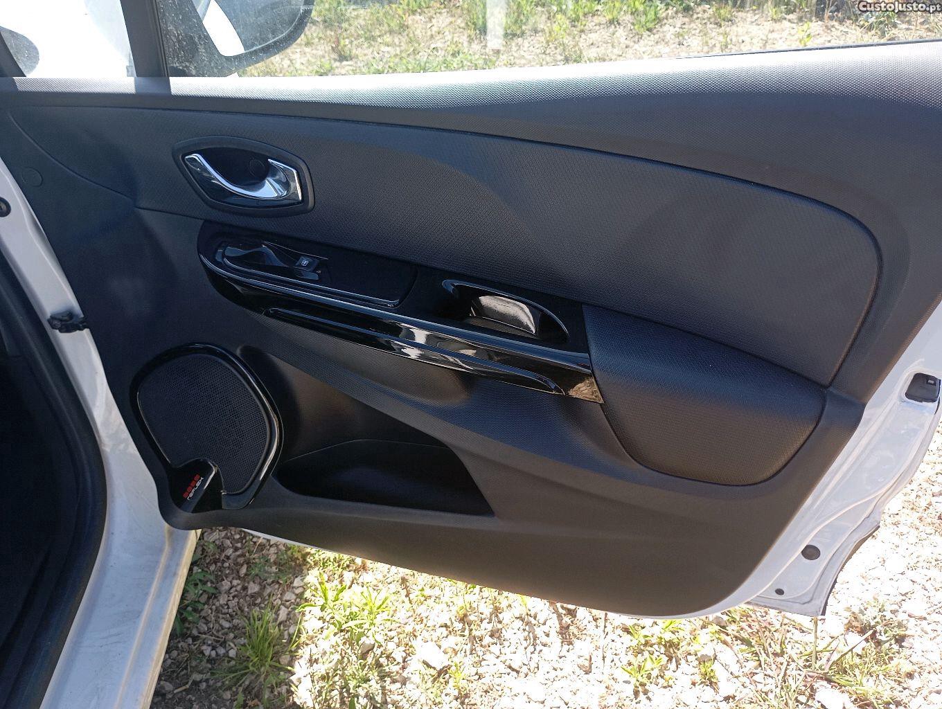 Renault Clio 1.5 DCI — photo 5