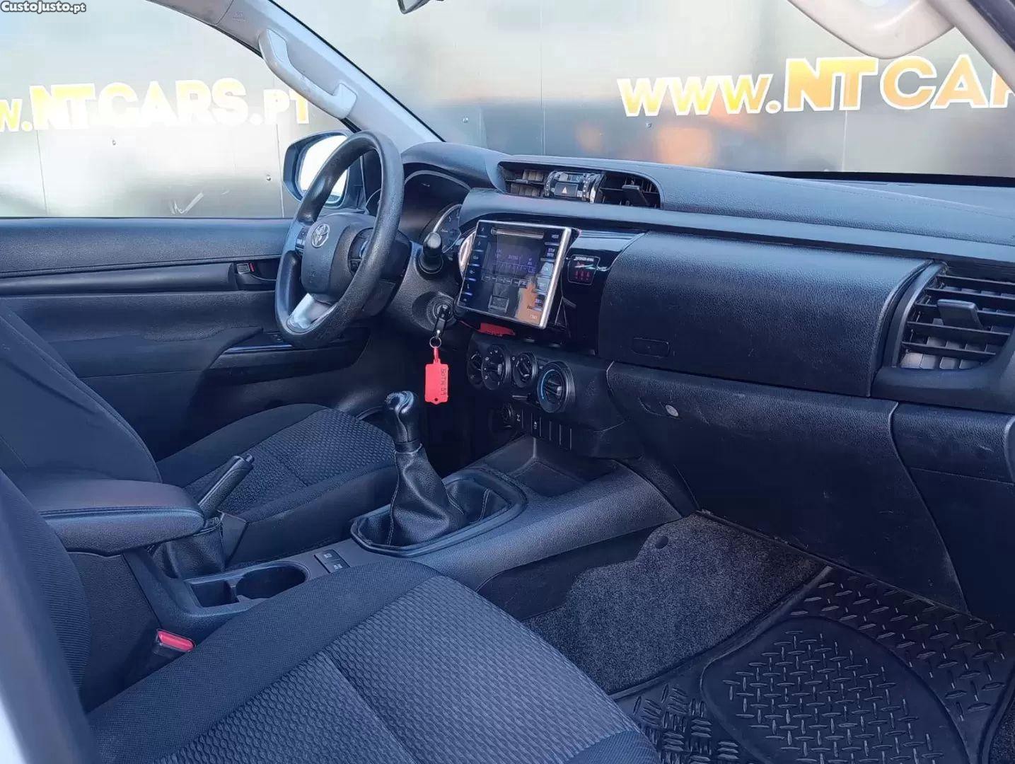 Toyota Hilux 2.4 d-4d 4wd cd chv — fotografia 4