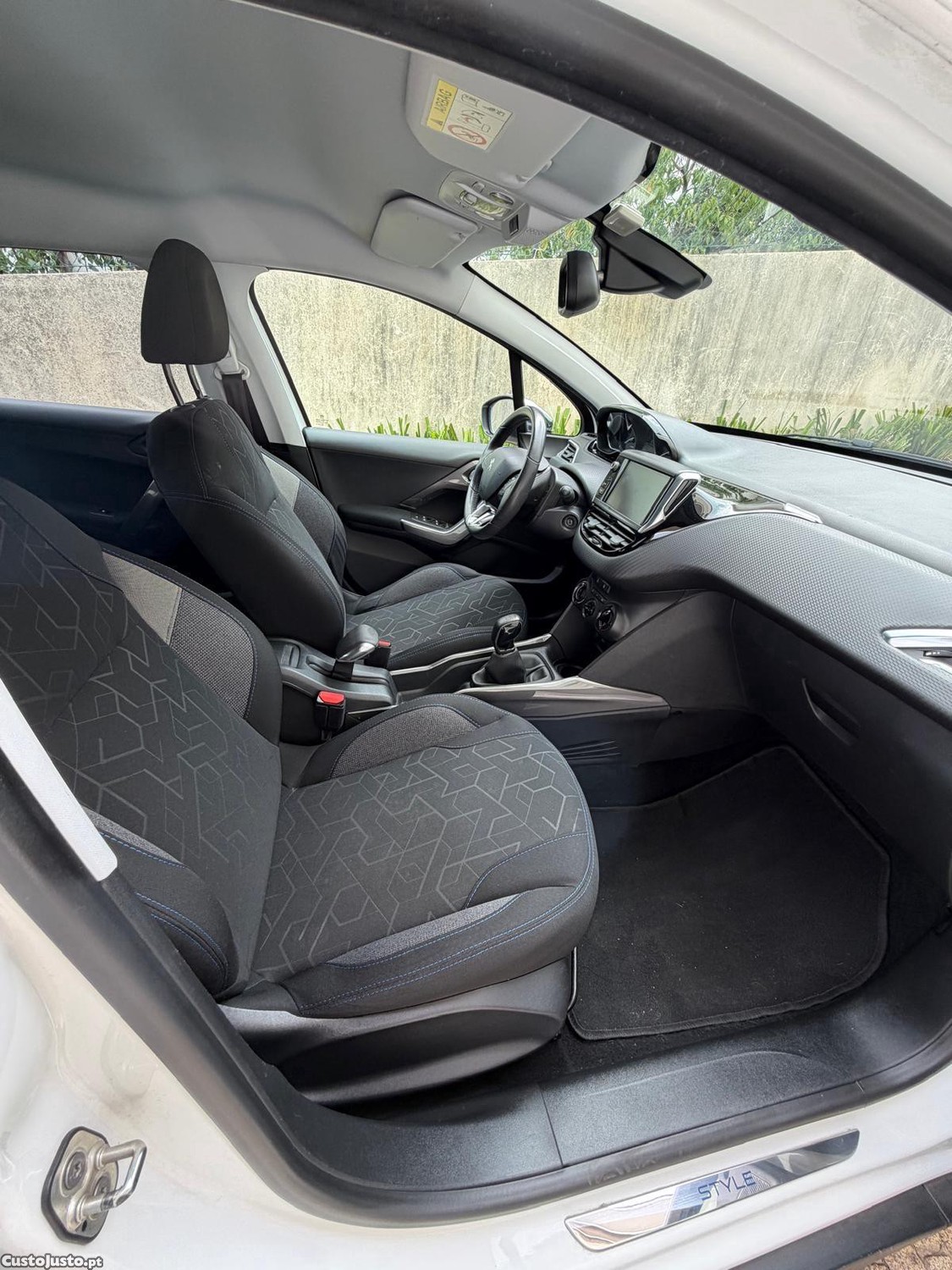Peugeot 2008 Suv - 18 foto 3
