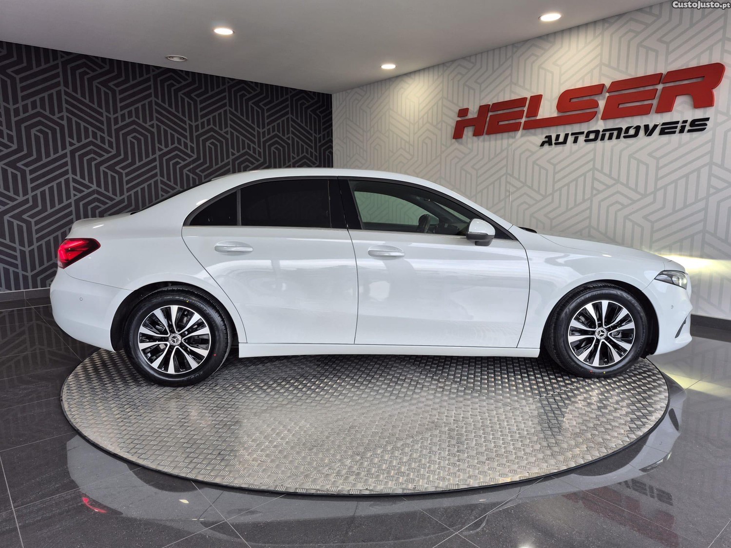 Mercedes-Benz A 180 D Limousine Business Solutions Auto — fotografia 5