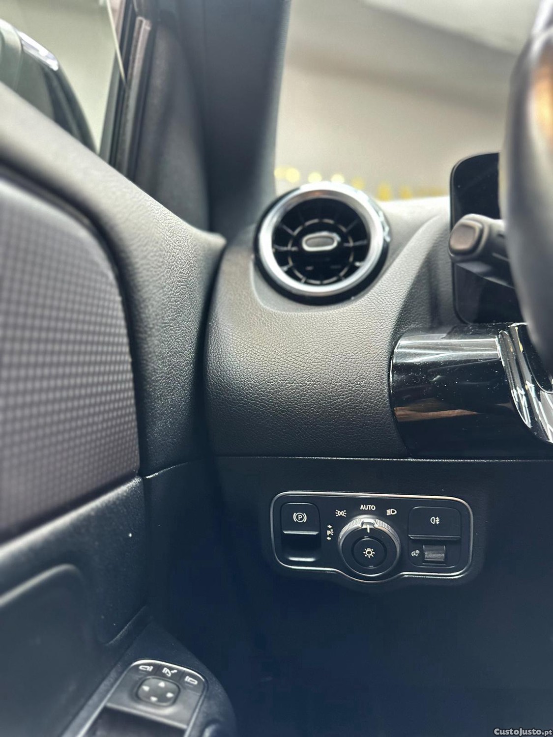 Mercedes-Benz GLA 250 e 8G-DCT Hibrido/Plug-in — fotografia 5