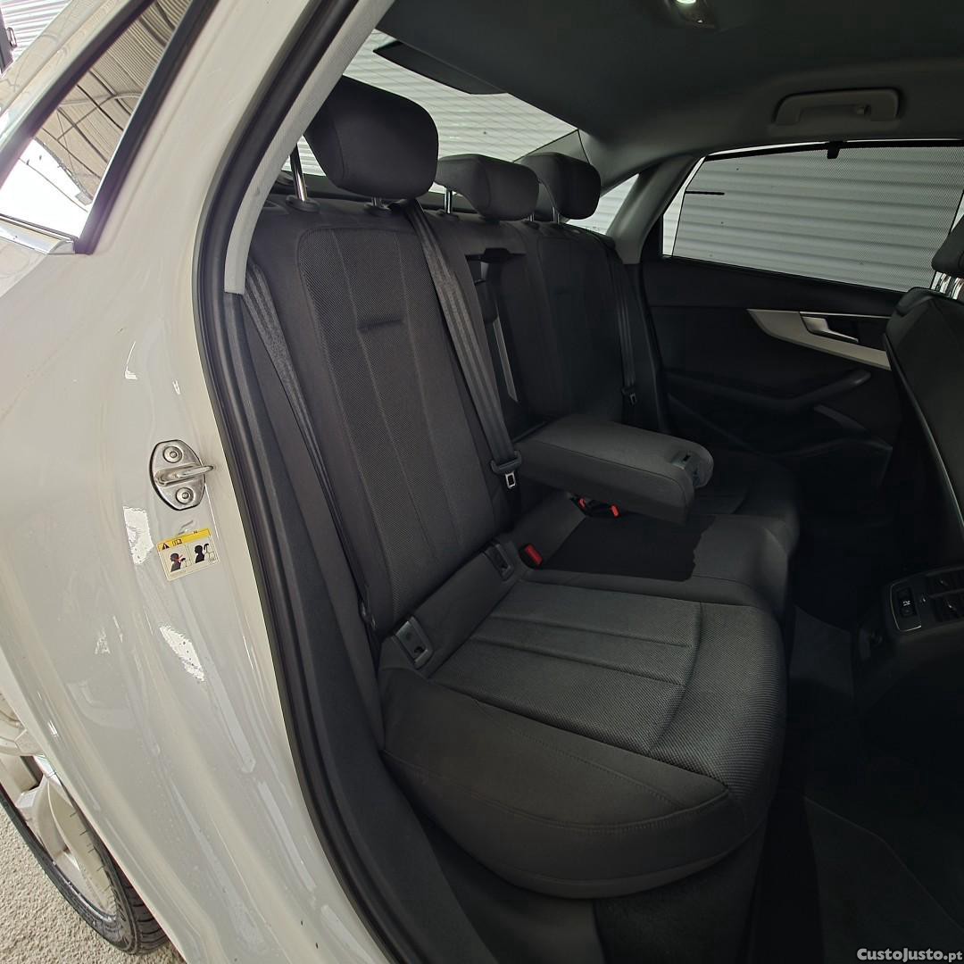 Audi A4 35 TDI S line S tronic — fotografia 3