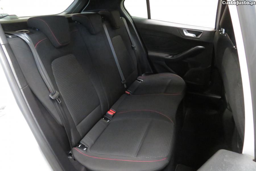 Ford Focus 1.0 EcoBoost MHEV ST — fotografia 16