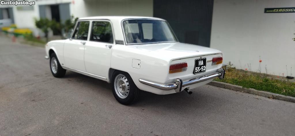 Alfa Romeo  2000 Berlina foto 2