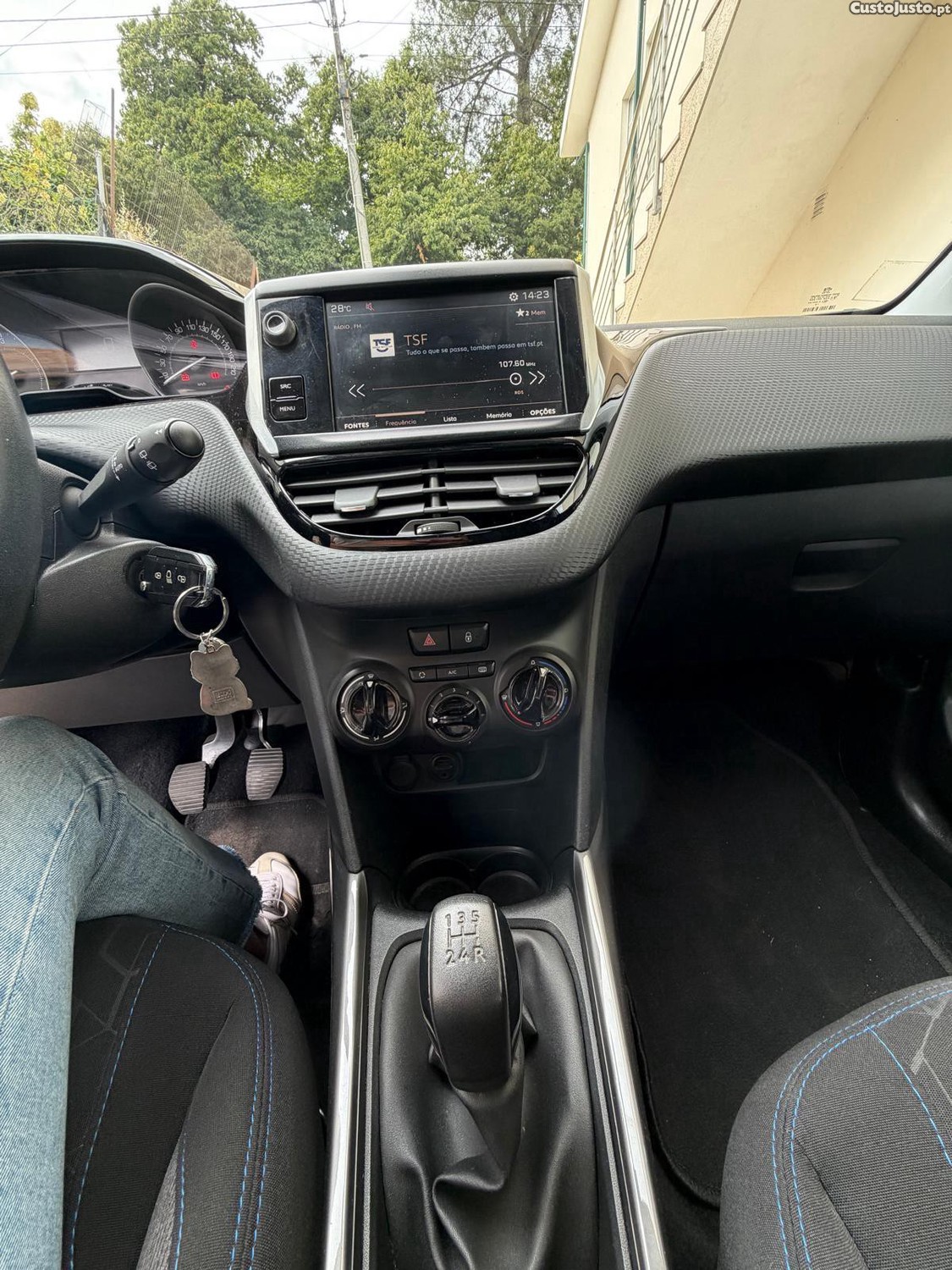 Peugeot 2008 Suv - 18 foto 5