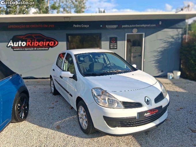 Renault Clio 1.5 — photo 4